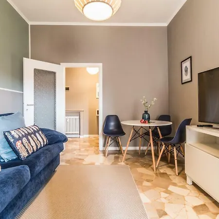 Joivy Modern 1-bed Flat With Balcony In Portello ミラノ